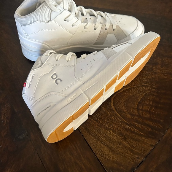 The Roger Clubhouse Mid Sneaker - Picture 6 of 7